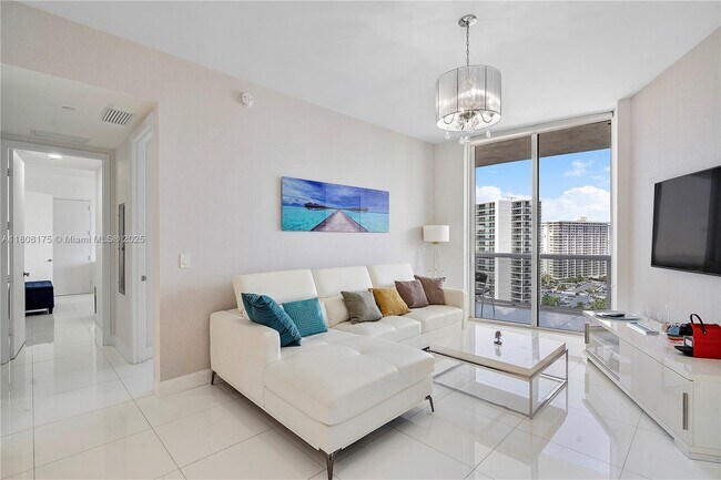 Building Photo - 15811 Collins Ave