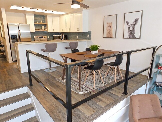 Dining - 8124 Marina Pacifica Dr N