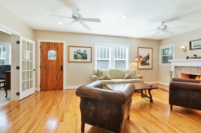 Building Photo - 607 Flamingo Dr