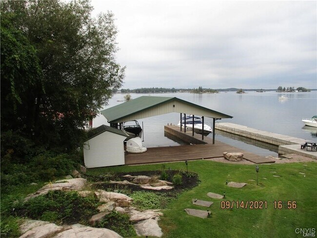 Foto del edificio - 47619 Dingman Point Rd