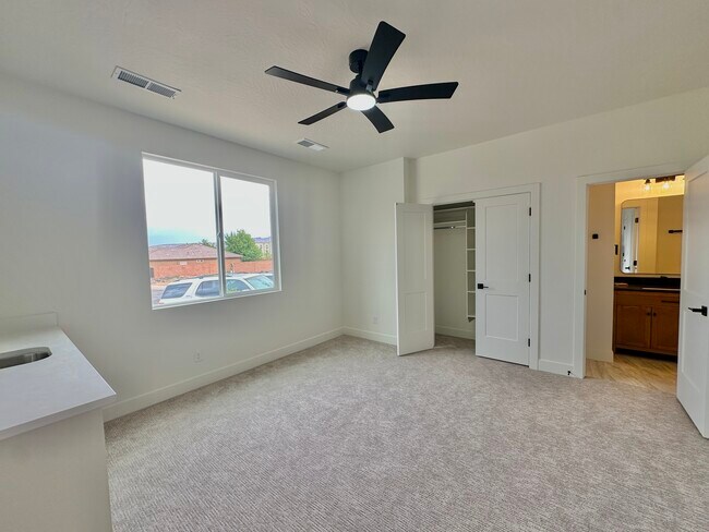 Foto del edificio - 177 N 2650 W
