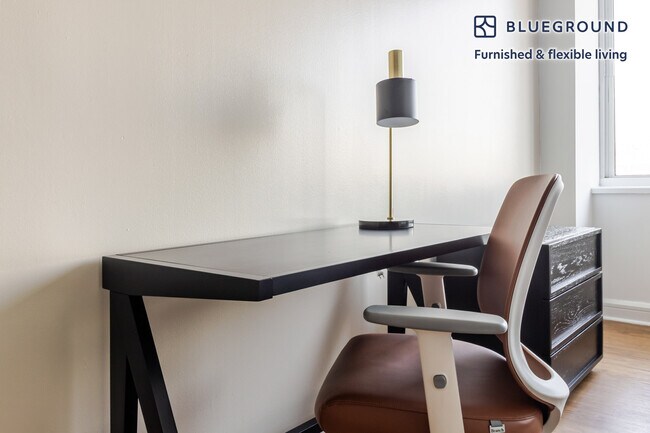 Foto del edificio - 140 Riverside Blvd