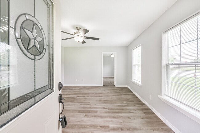 Building Photo - 1302 W 8th St, Freeport, TX 77541