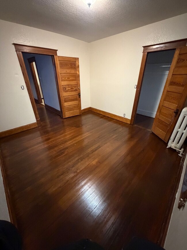 Bed 2 - 1910 Lasalle St