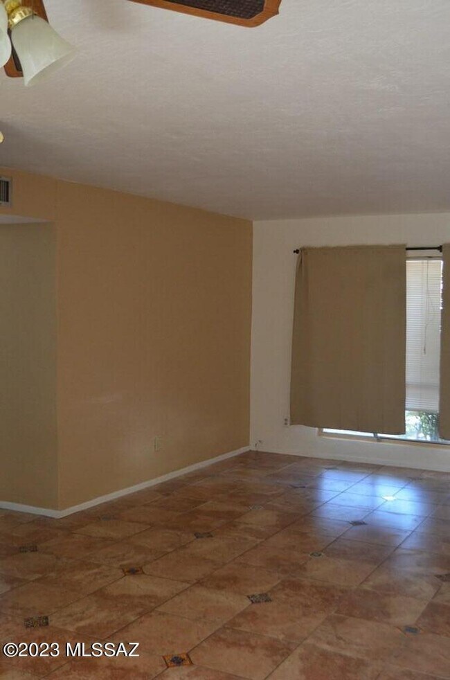 Building Photo - 961 Vía Terrado