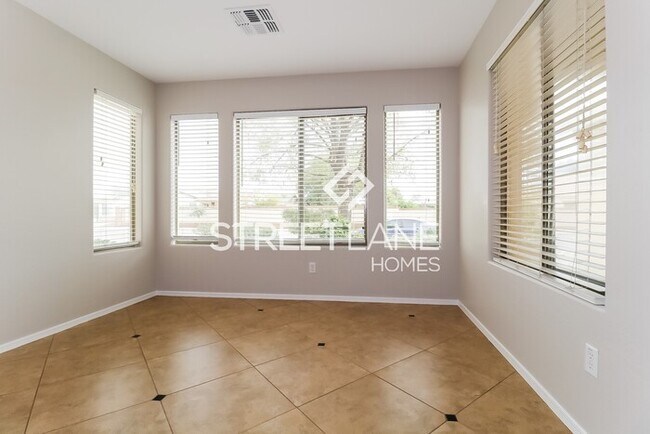 Building Photo - Charming 4 Bedroom in Avondale!