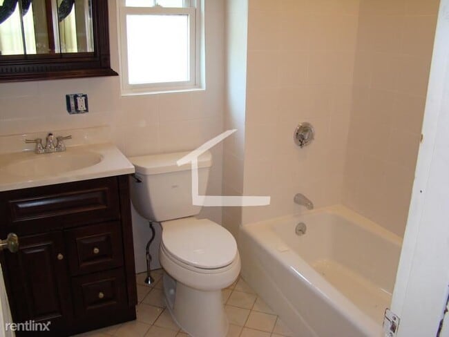 Foto del edificio - 3 br, 1.5 bath House - 32 Brooks St # 35