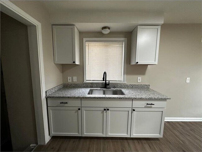 Building Photo - Renovated 3-Bedroom Home – We Welcome Sect...