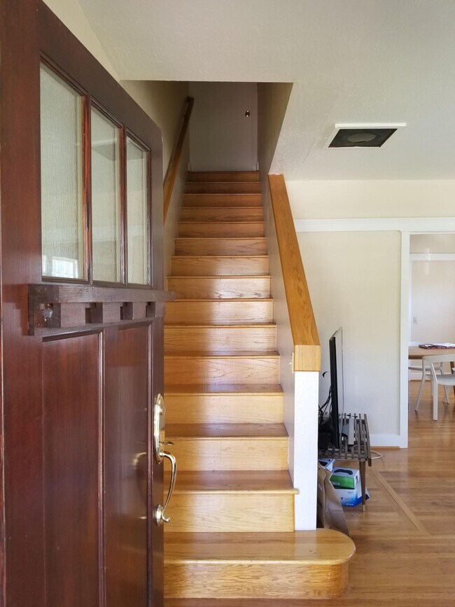 Foto del edificio - 834 Ramona St
