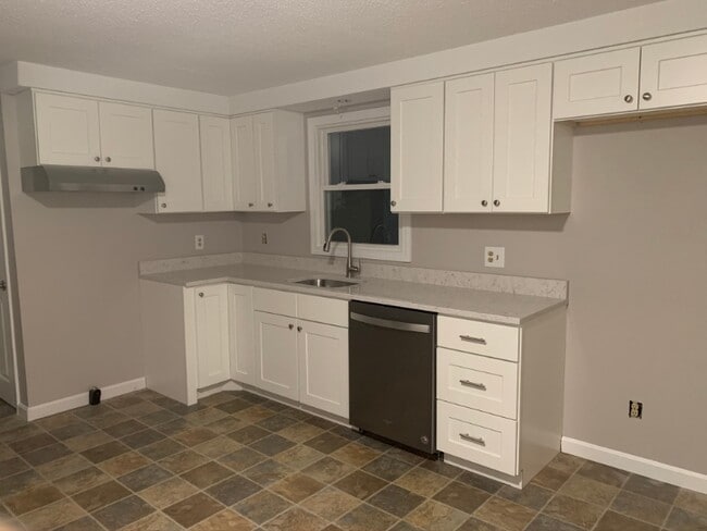 Building Photo - 56 Hall St