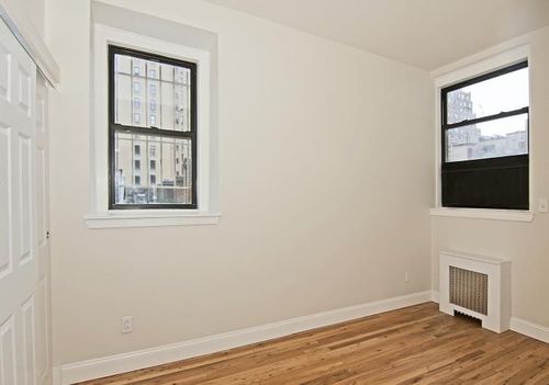 Building Photo - 227 W 15th St