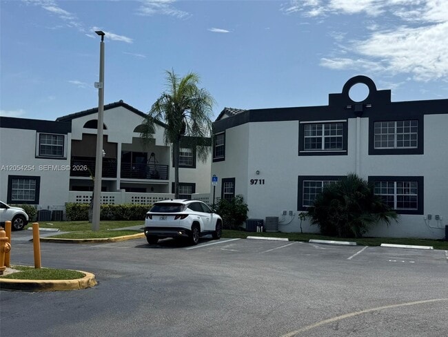Foto del edificio - 9711 Fontainebleau Blvd