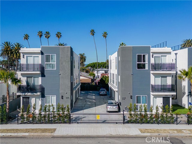 Primary Photo - 2801 S La Brea Ave
