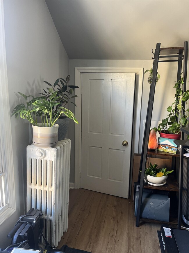 Building Photo - 315 44th St