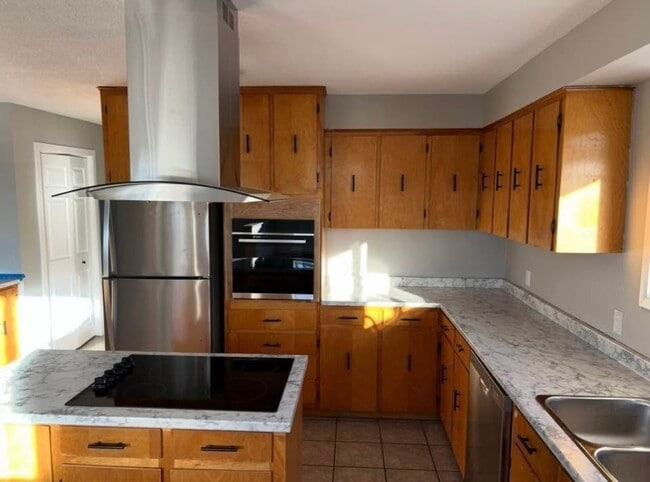 Building Photo - 10 John T. Mcmillan Av