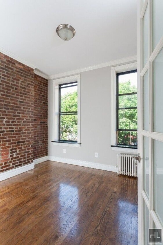 Building Photo - MOTT ST.