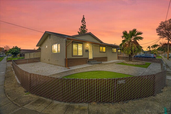 Photo - 1971 H St House
