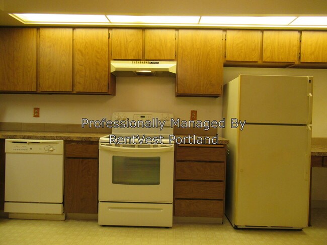 Building Photo - 650 SW Meadow Dr