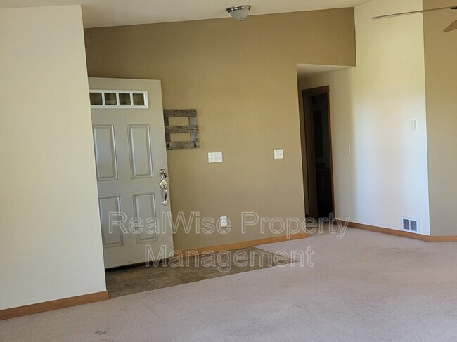 Foto del edificio - 7552 Torrey Pines Terrace