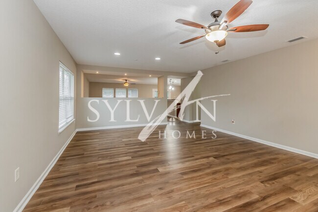 Foto del edificio - Lease today! No extra charge for contentme...