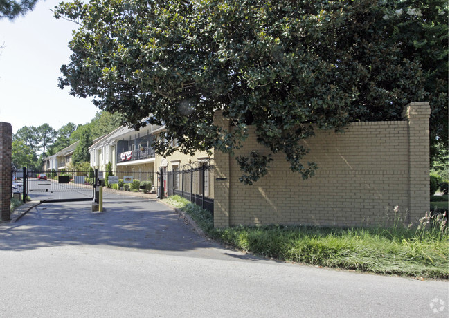 bldg Photo - The Villas at Chickasaw