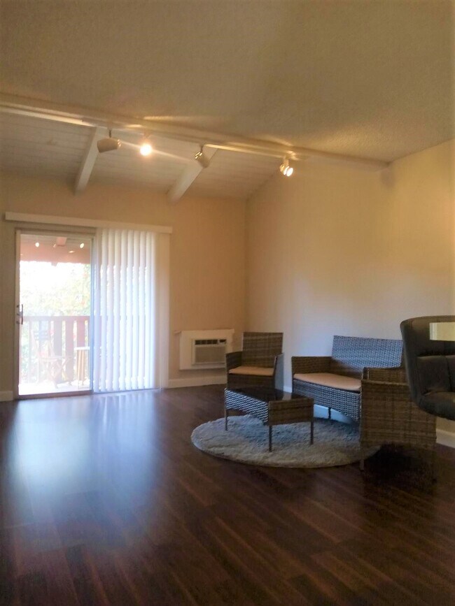 1040 W MacArthur Blvd Unit 10, Santa Ana, CA 92707 Condo for Rent in