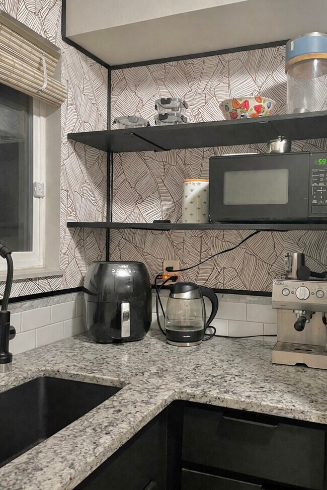 Foto del edificio - 1706 Palm Dr