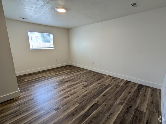 Building Photo - 341 E 2700 N