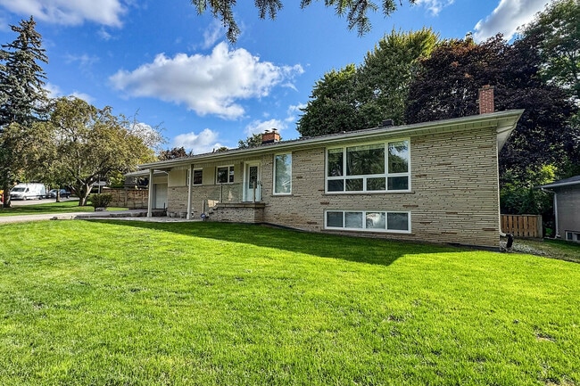 Building Photo - 11 Tetbury Crescent
