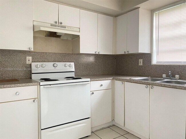 Foto del edificio - 1370 NE 119th St