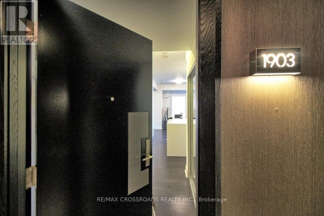 Building Photo - 1080 Bay St.