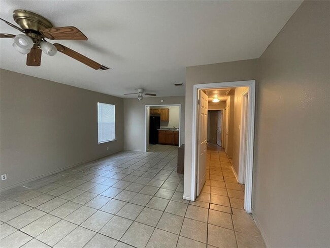 Building Photo - 256 Alleda Rd