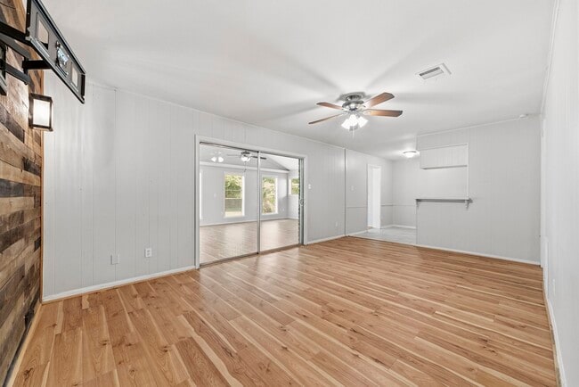 Building Photo - 3507 Lake Ridge Bend