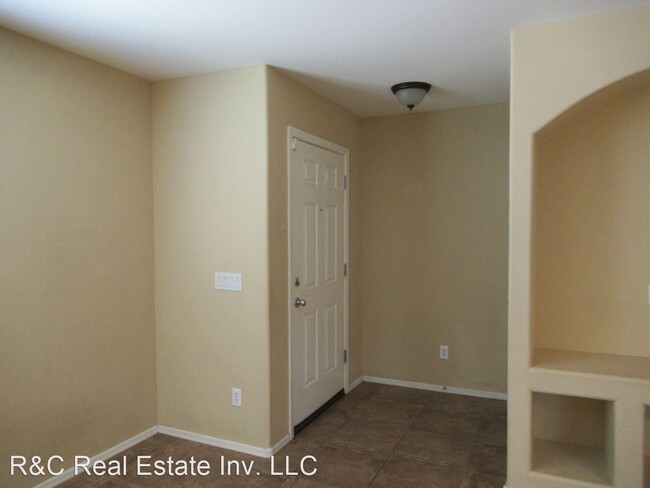 Building Photo - 3 br, 2.5 bath House - 349 S Aaron
