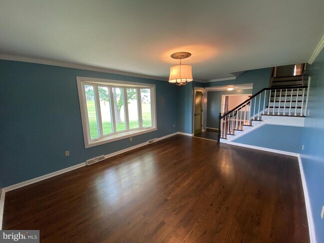 Building Photo - 70 Lerose Dr