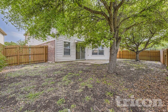 Foto del edificio - 4877 Trail Hollow Dr