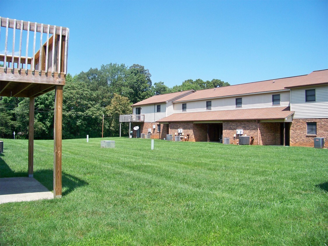 Primary Photo - 1405 Forest Knolls Cir SE
