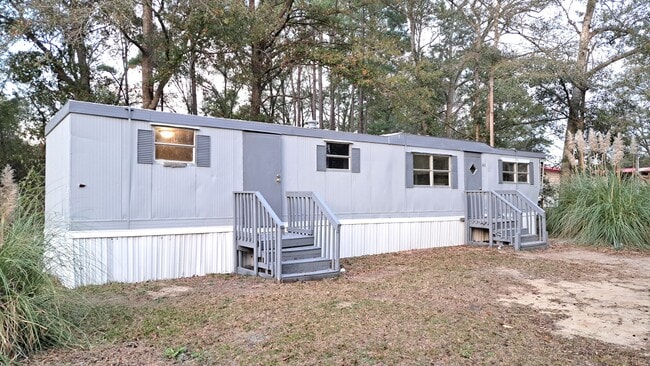 Building Photo - 613 4th St