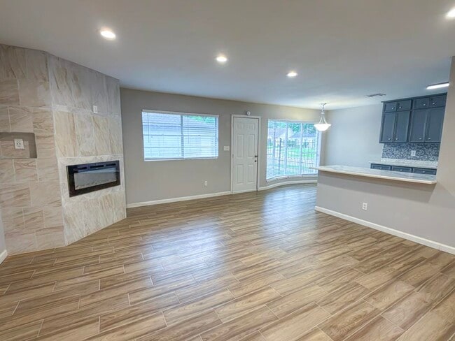 Building Photo - 5926 Darkwood Dr