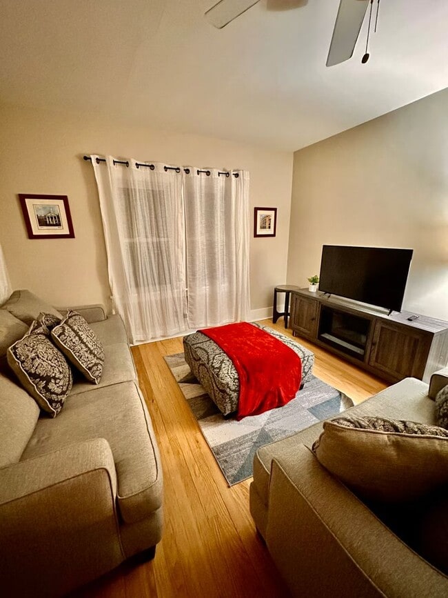 Foto del edificio - Spacious Benson Bungalow - 4BD 2B