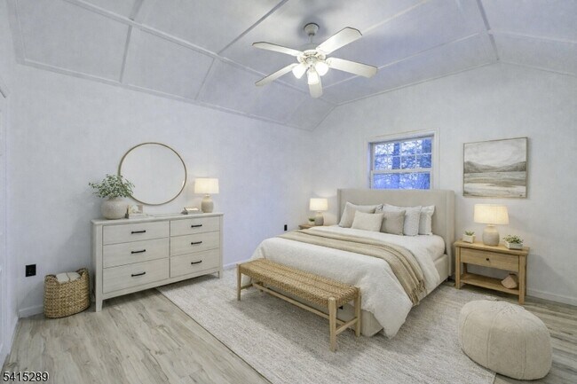 Foto del edificio - 240 Acabonack Rd