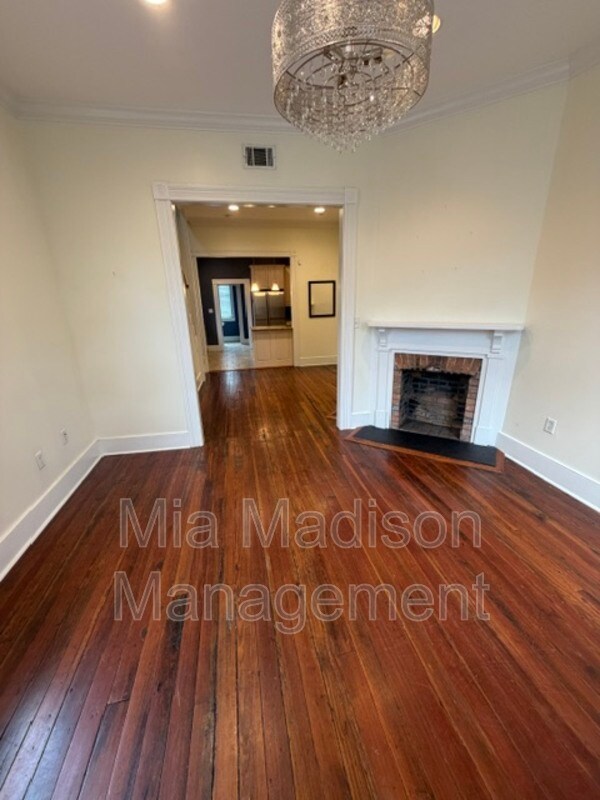 Foto del edificio - 302 E 33rd St