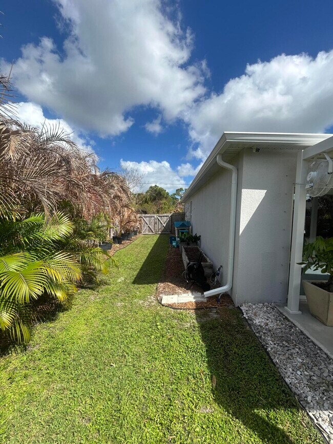 Foto del edificio - 5840 NW Bates Ave