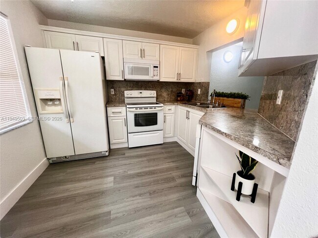 Foto del edificio - 9156 NW 40th St