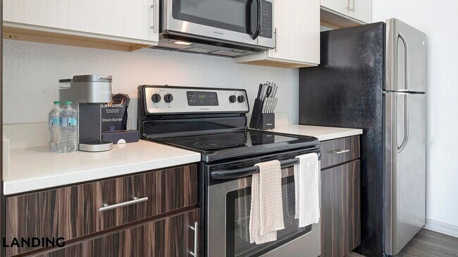 Foto del edificio - 9301 Summit Centre Way