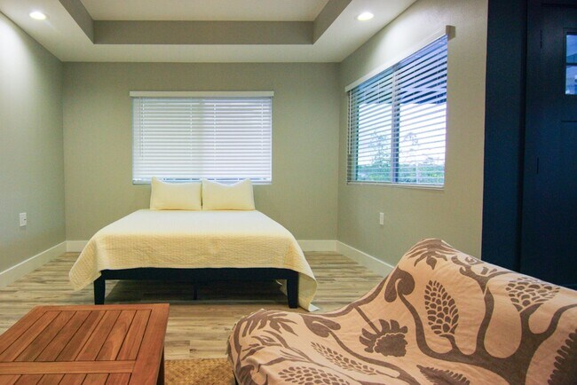 Foto del edificio - New modern studio with one bath