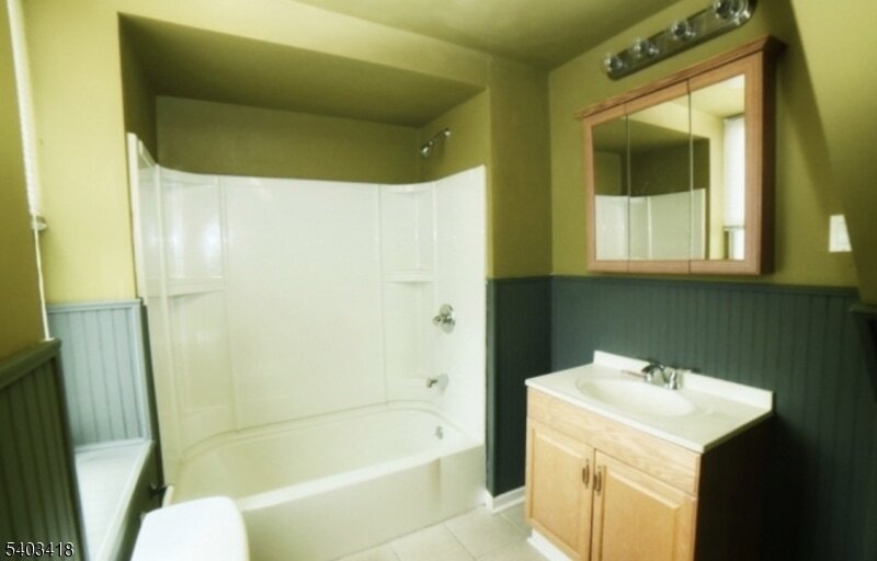 Building Photo - 295 Franklin St