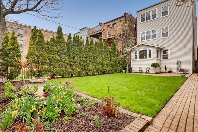 Foto del edificio - 2549 W Winnemac Ave