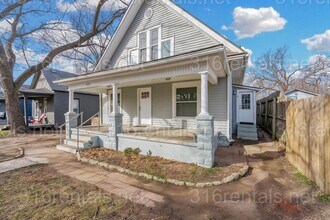 Building Photo - 221 N Elizabeth St