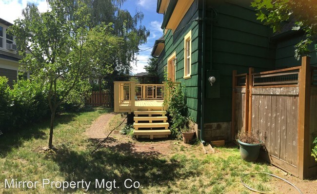 Building Photo - 3 br, 1 bath House - 833 NE Simpson St